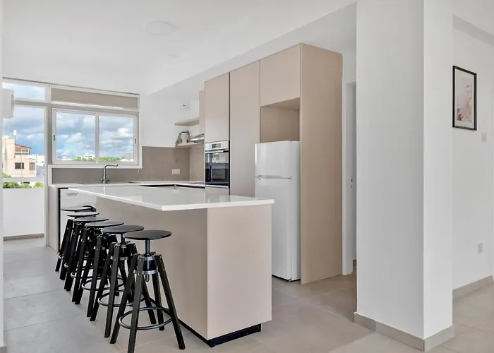 Апартаменти Phaedrus Living: Romanou Modern Center Flat *