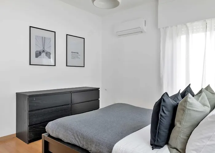 Апартаменти Phaedrus Living: Romanou Modern Center Flat *