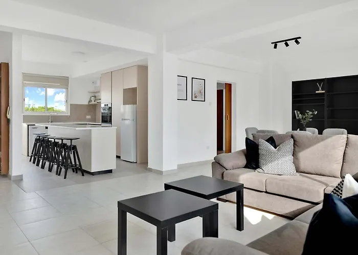 Phaedrus Living: Romanou Modern Center Flat Апартаменти *