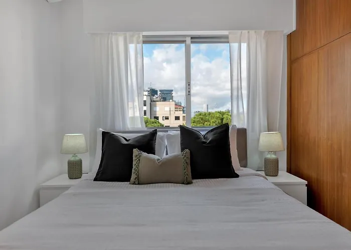 Phaedrus Living: Romanou Modern Center Flat