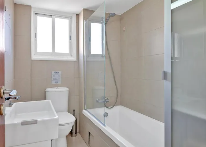 Phaedrus Living: Romanou Modern Center Flat Апартаменти *