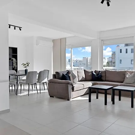 Phaedrus Living: Romanou Modern Center Flat Apartment