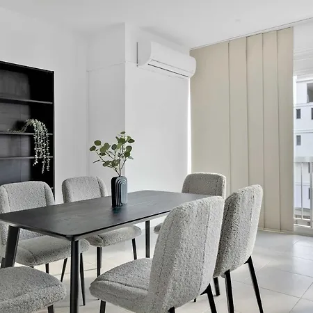 Phaedrus Living: Romanou Modern Center Flat Διαμέρισμα