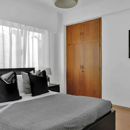 Apartment Phaedrus Living: Romanou Modern Center Flat