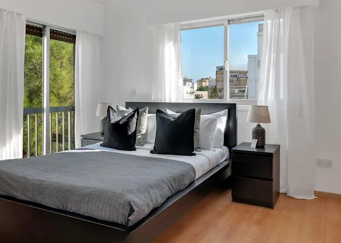 Phaedrus Living: Romanou Modern Center Flat Apartment Nicosia