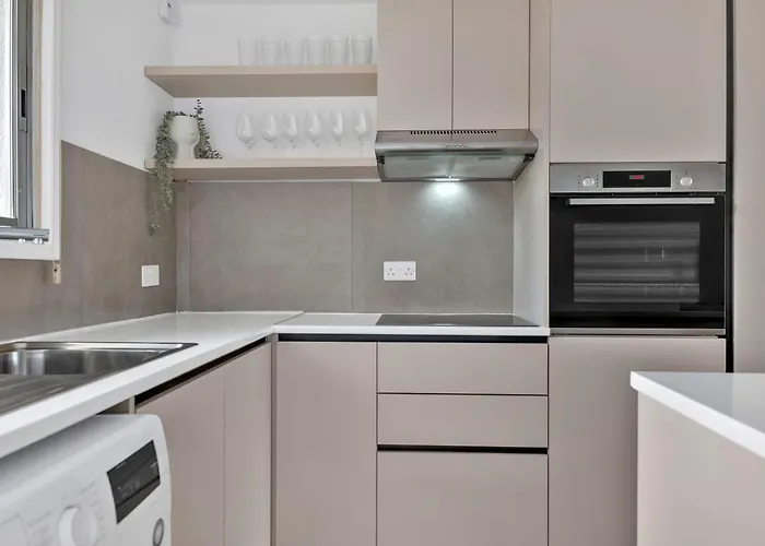 Phaedrus Living: Romanou Modern Center Flat Apartment Nicosia