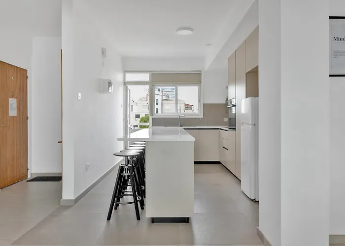 Phaedrus Living: Romanou Modern Center Flat